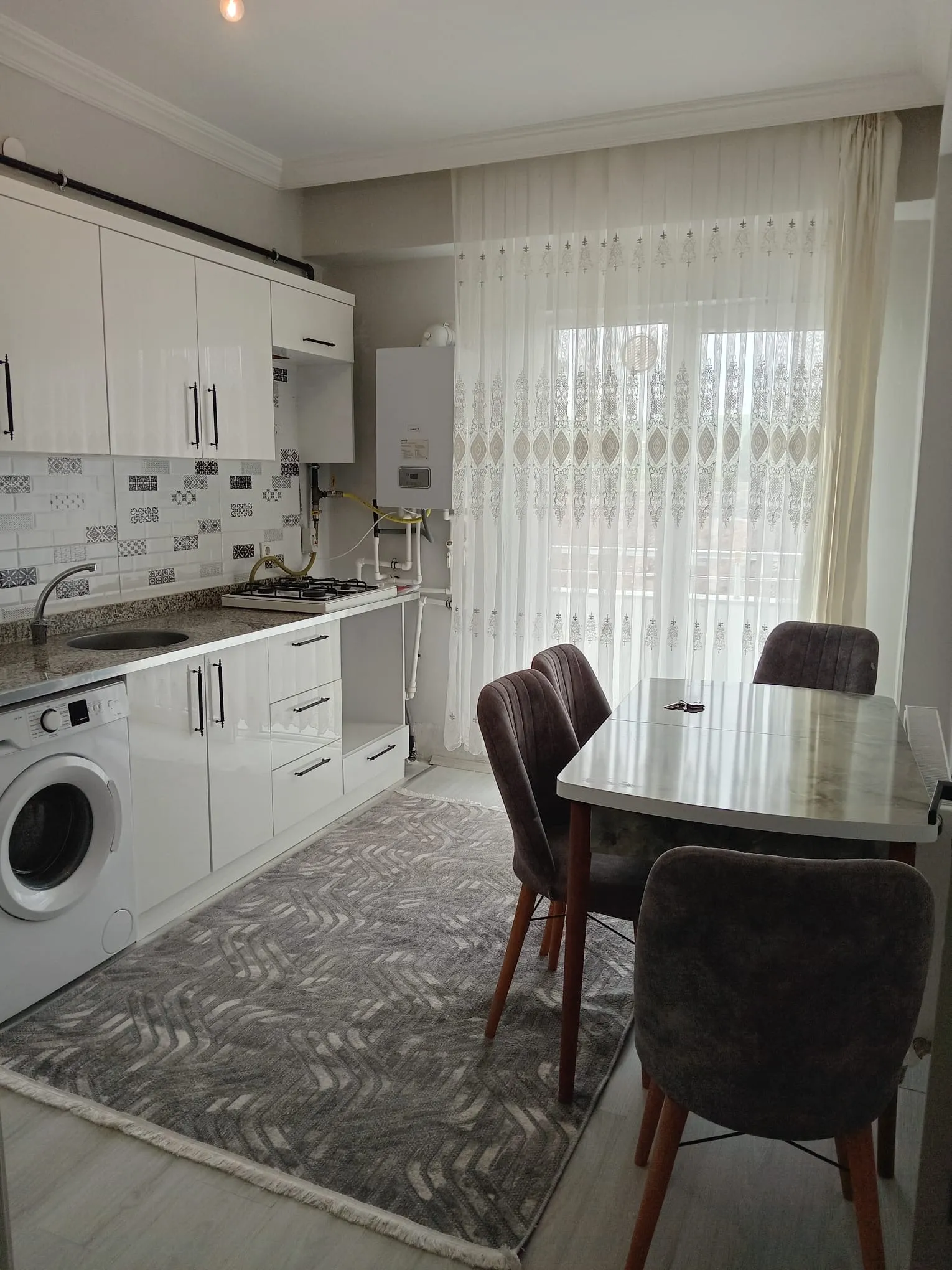 Kaptanpaşa mahallesinde 2+1 eşyalı ara kat kiralık daire