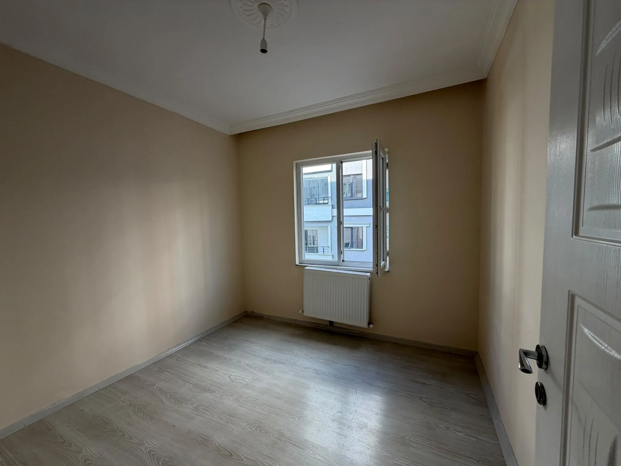 Karagçl mahallesinde ara kat 2+1 satılık daire