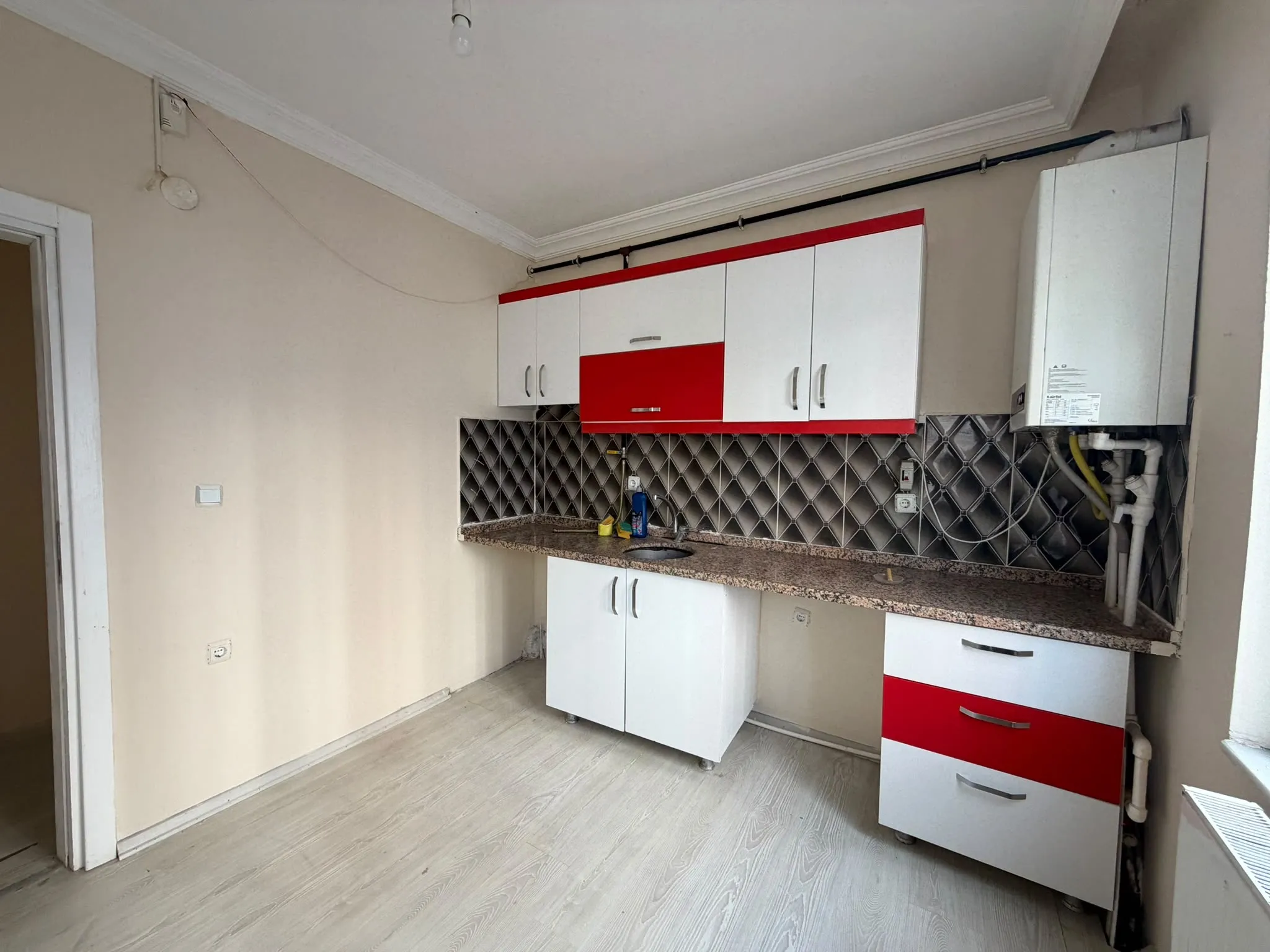 Karagçl mahallesinde ara kat 2+1 satılık daire