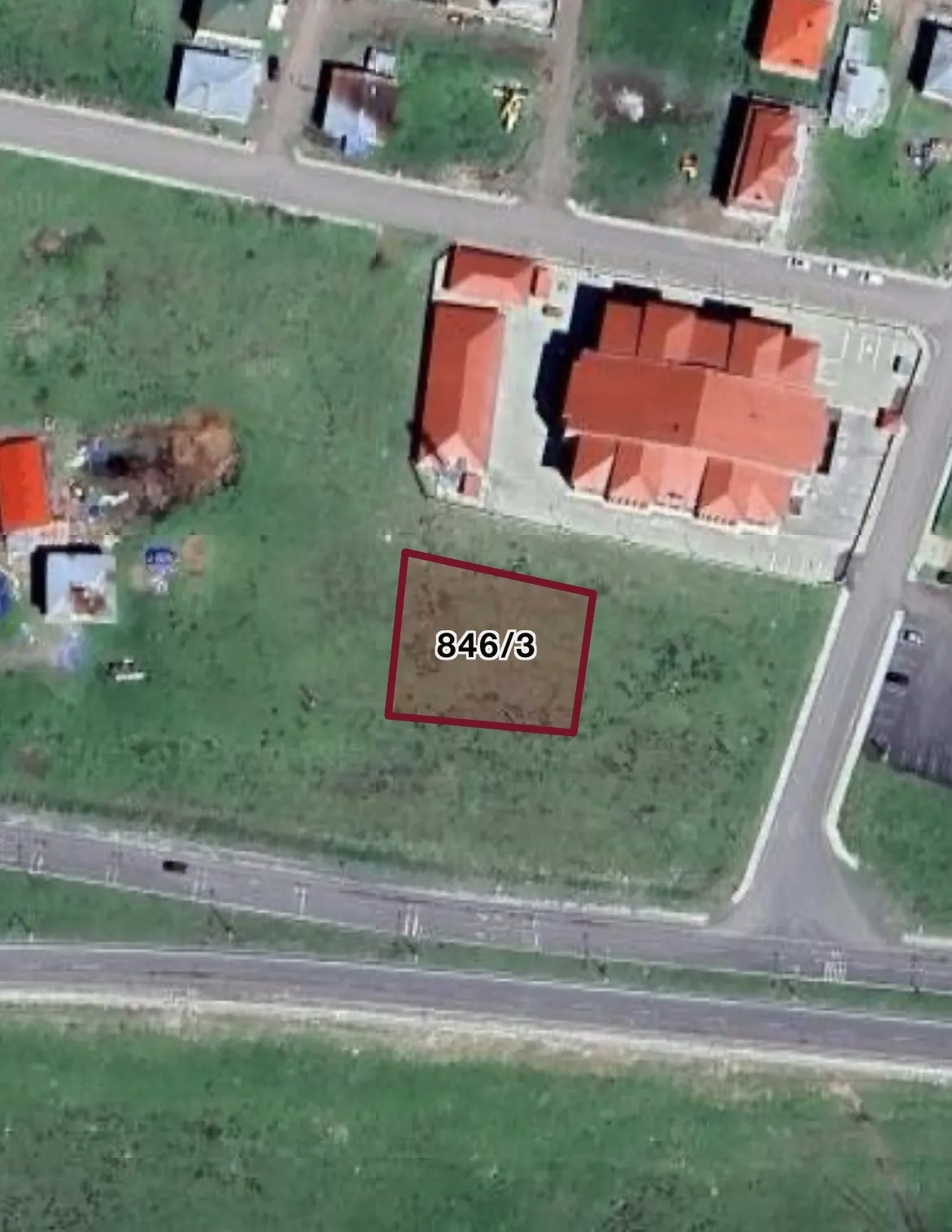 Karagölde ana yola sıfır 978 m2 arsa